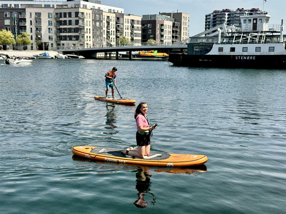 Paddleboarding på havnen